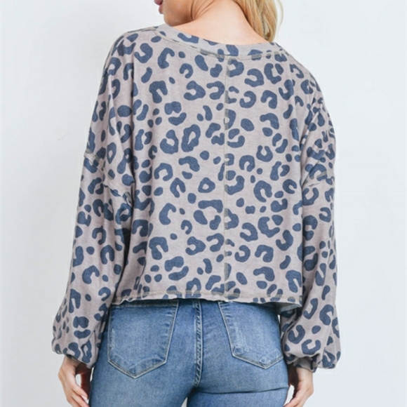 NWT Taupe Leopard Vneck Oversized Cropped Top - Picture 3 of 7